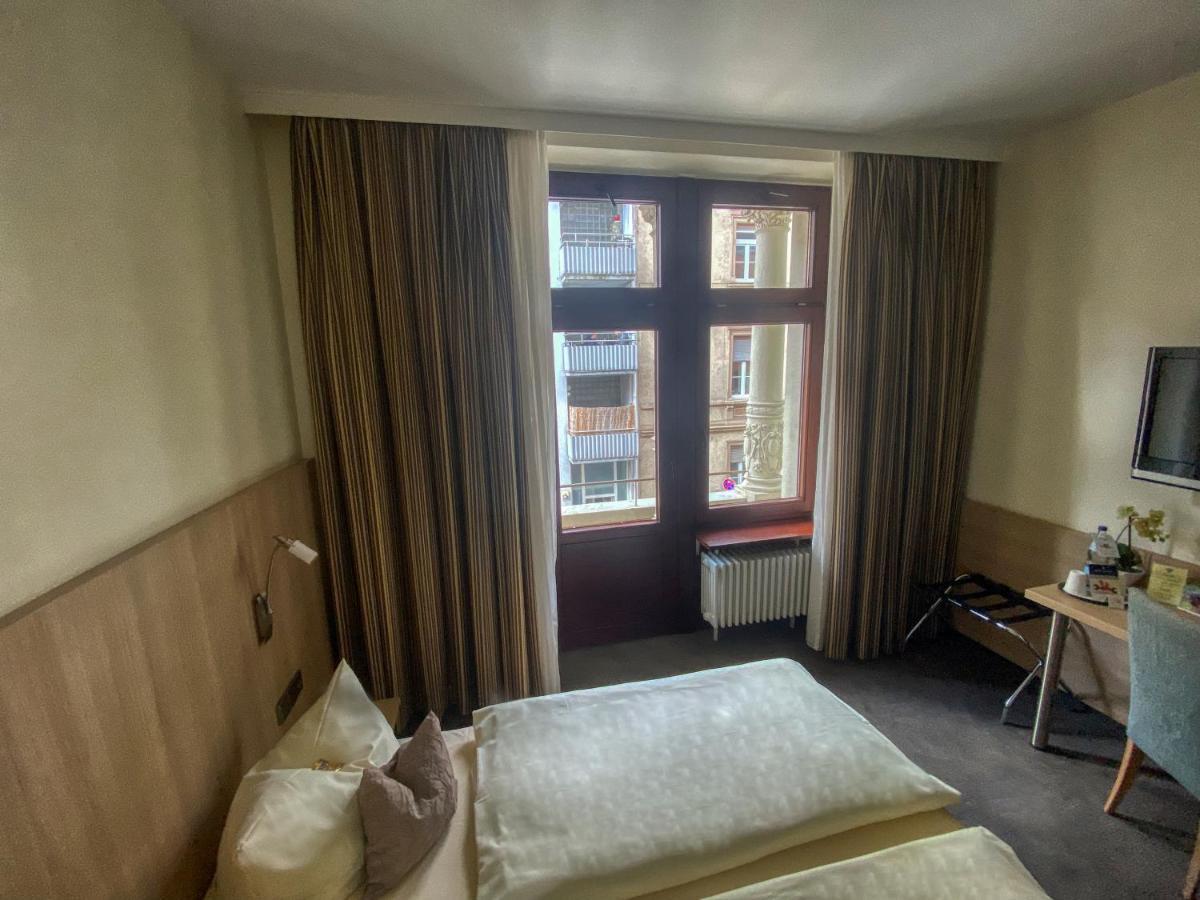 City Partner Hotel Berliner Hof คาร์ลสรูเฮอ ภายนอก รูปภาพ