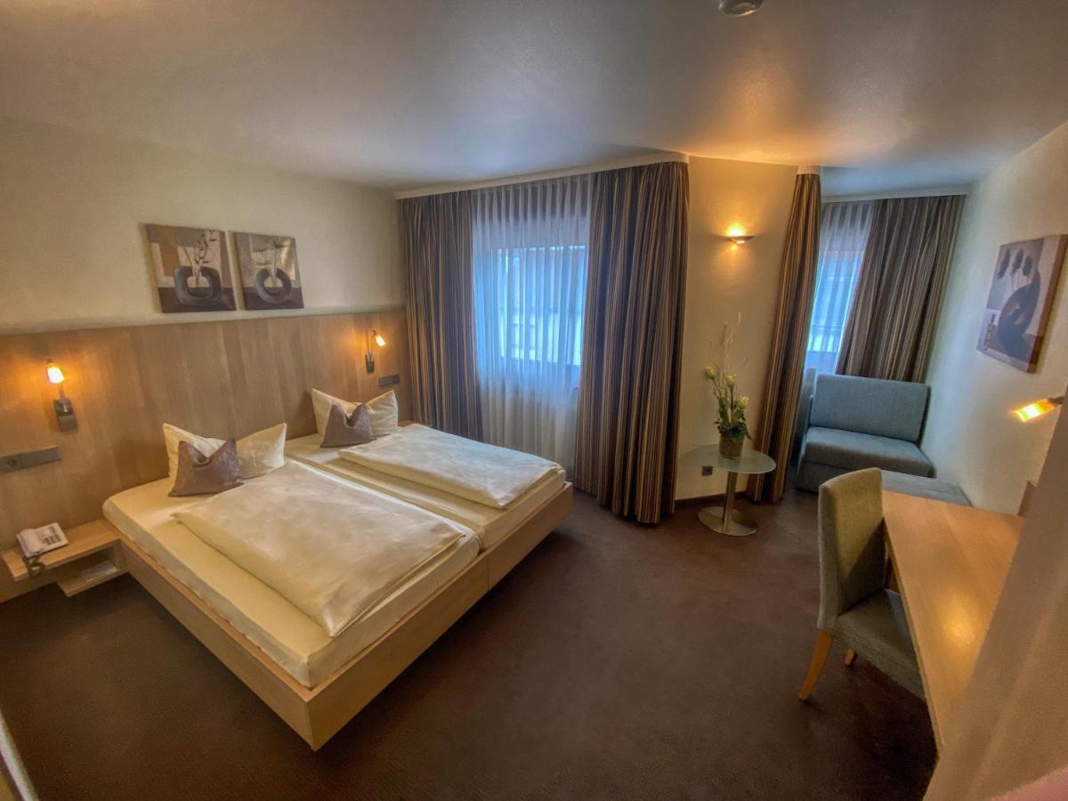 City Partner Hotel Berliner Hof คาร์ลสรูเฮอ ภายนอก รูปภาพ