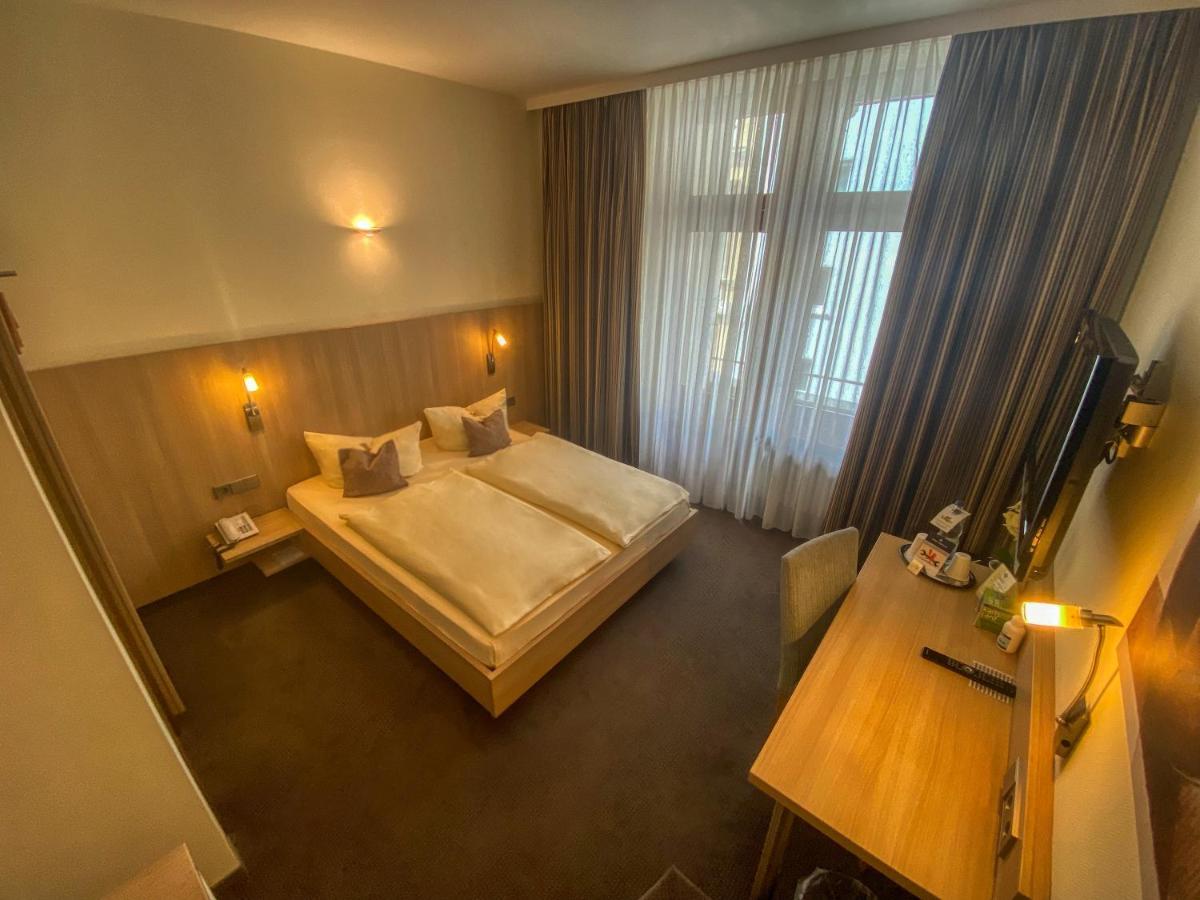 City Partner Hotel Berliner Hof คาร์ลสรูเฮอ ภายนอก รูปภาพ