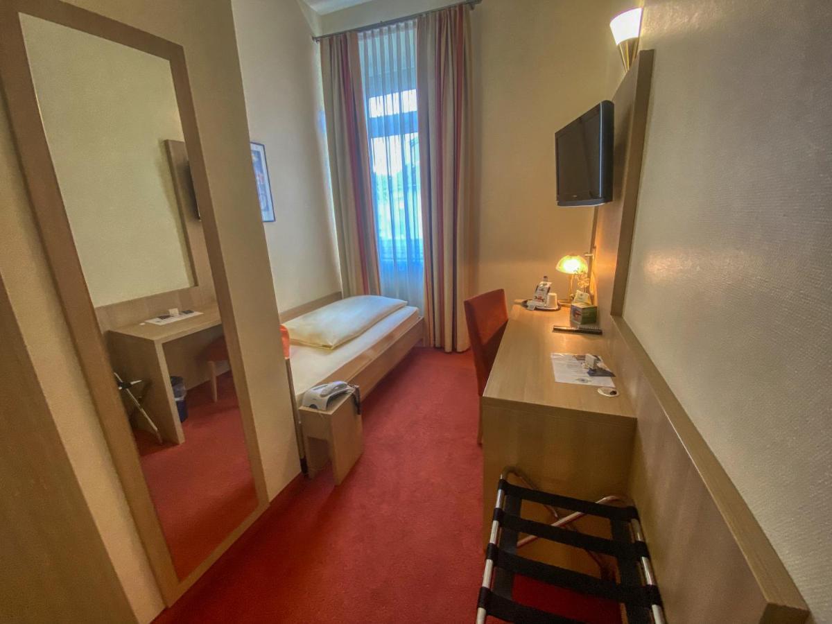City Partner Hotel Berliner Hof คาร์ลสรูเฮอ ภายนอก รูปภาพ