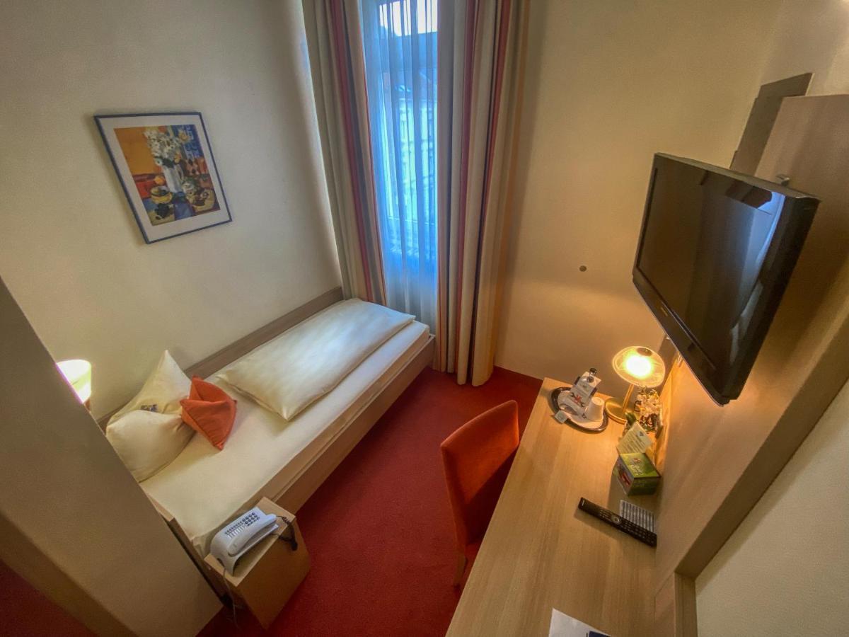City Partner Hotel Berliner Hof คาร์ลสรูเฮอ ภายนอก รูปภาพ