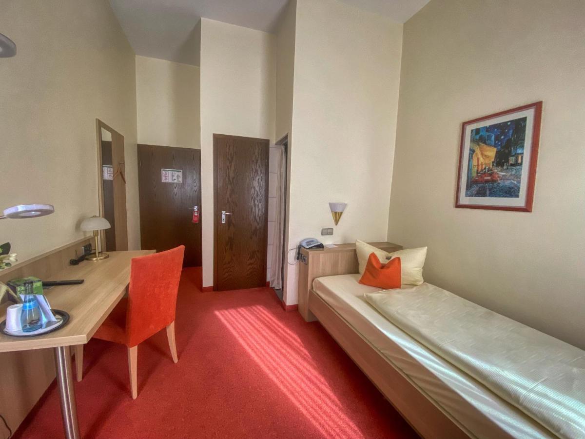 City Partner Hotel Berliner Hof คาร์ลสรูเฮอ ภายนอก รูปภาพ