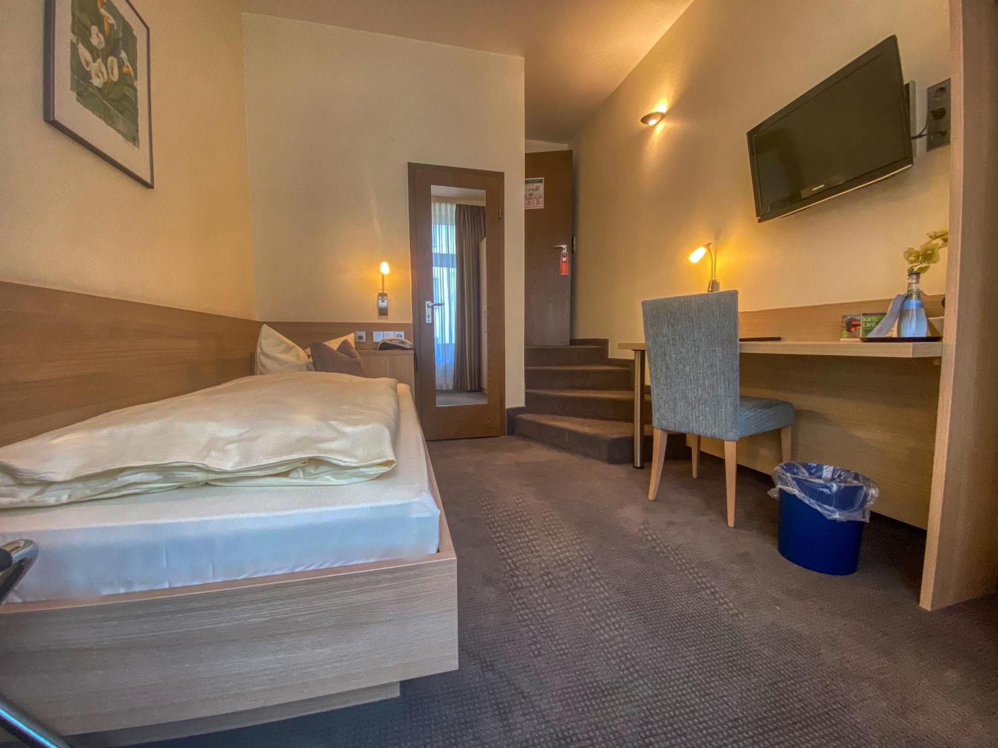 City Partner Hotel Berliner Hof คาร์ลสรูเฮอ ห้อง รูปภาพ