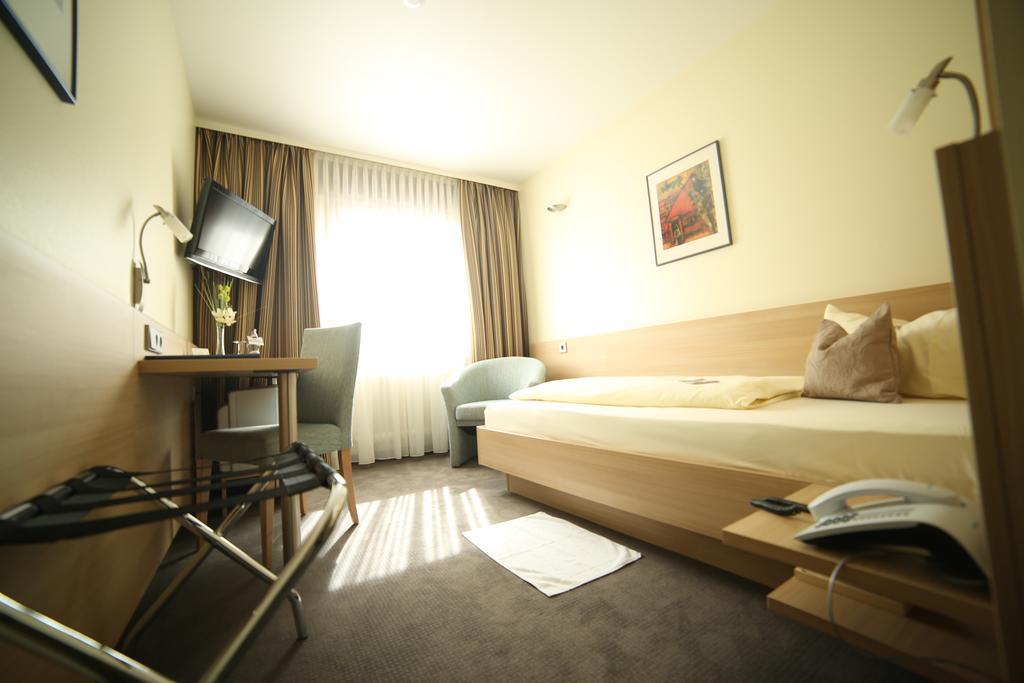City Partner Hotel Berliner Hof คาร์ลสรูเฮอ ภายนอก รูปภาพ