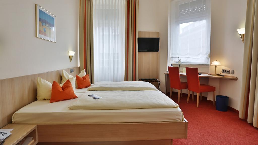 City Partner Hotel Berliner Hof คาร์ลสรูเฮอ ภายนอก รูปภาพ